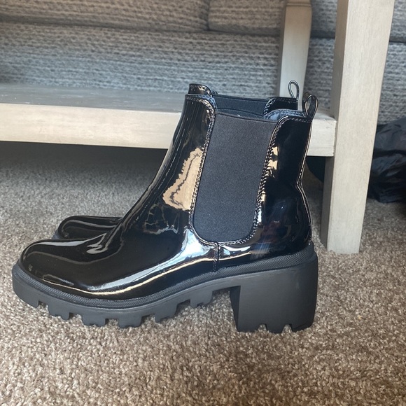 Fashion heeled rain boots - Picture 2 of 3